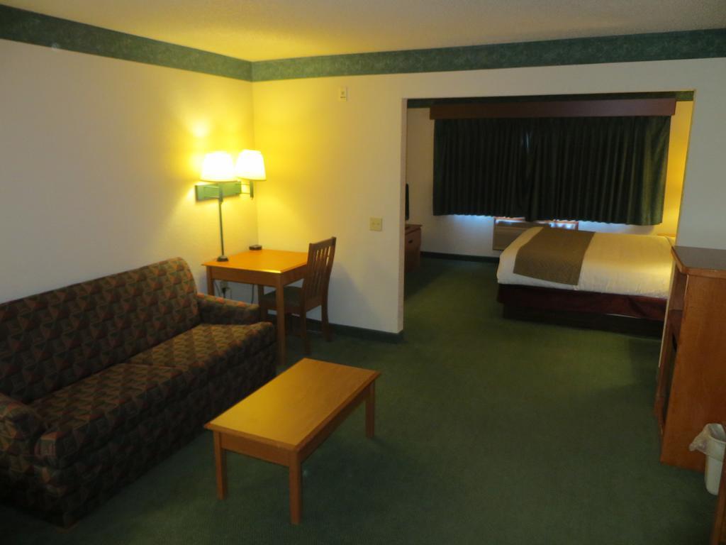 Americinn By Wyndham Manitowoc Dış mekan fotoğraf