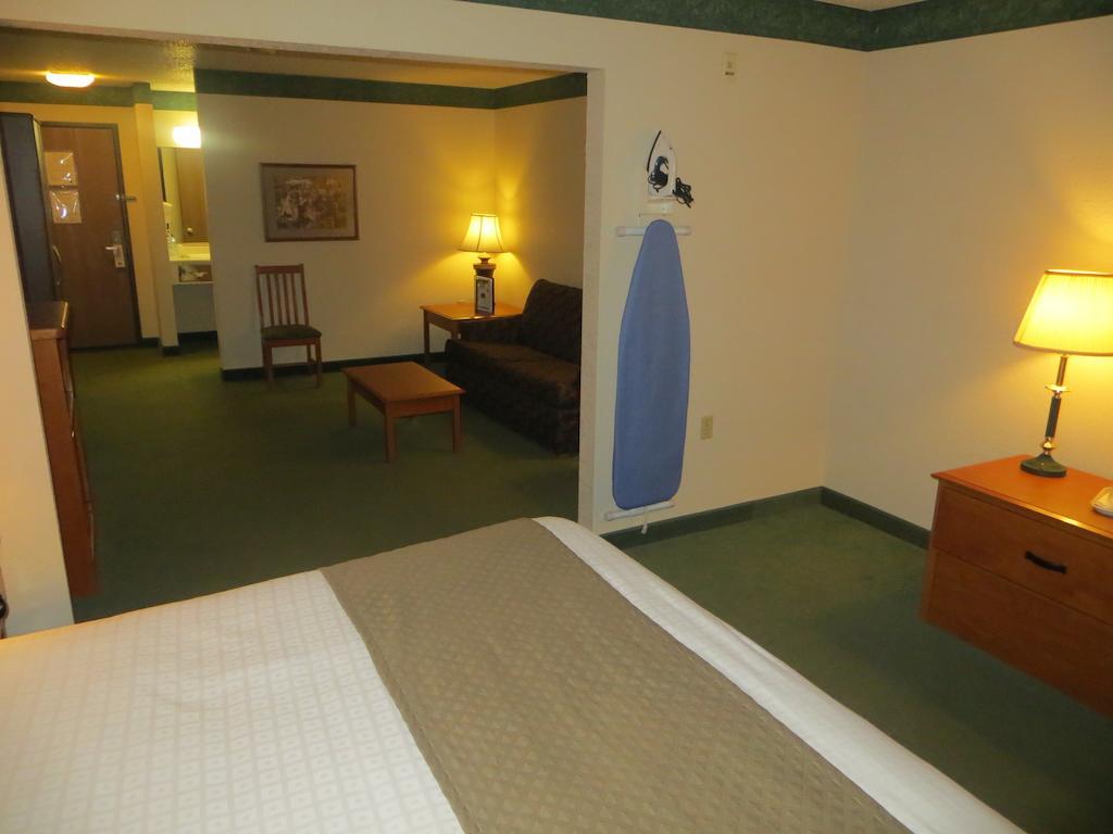 Americinn By Wyndham Manitowoc Dış mekan fotoğraf