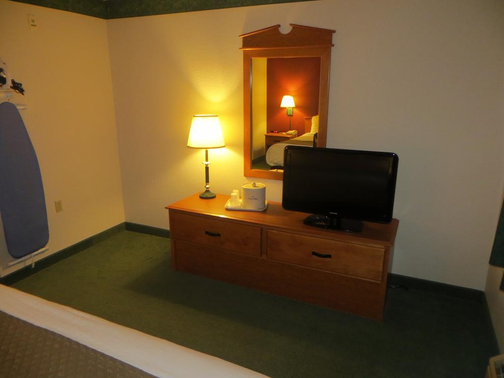 Americinn By Wyndham Manitowoc Oda fotoğraf