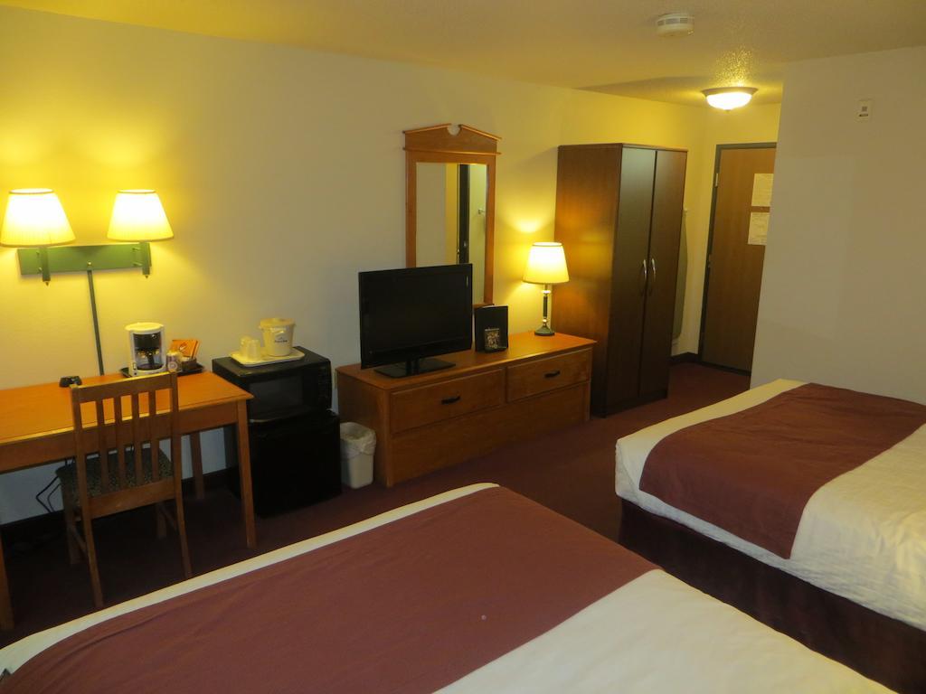 Americinn By Wyndham Manitowoc Dış mekan fotoğraf