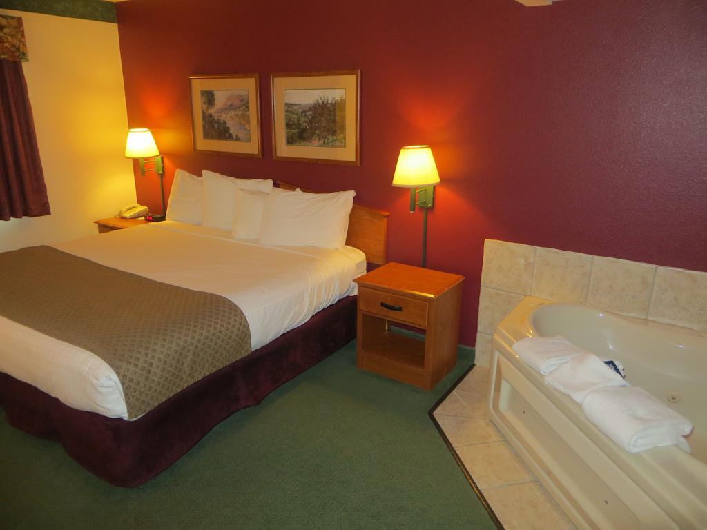 Americinn By Wyndham Manitowoc Dış mekan fotoğraf