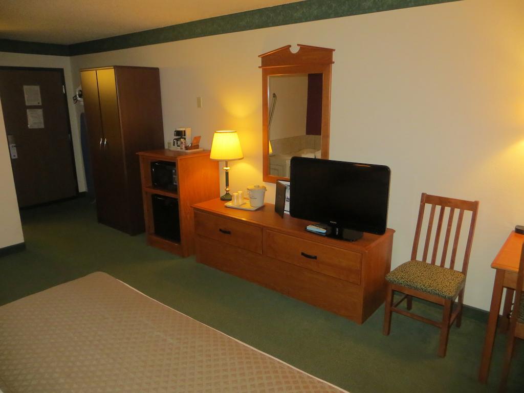 Americinn By Wyndham Manitowoc Dış mekan fotoğraf