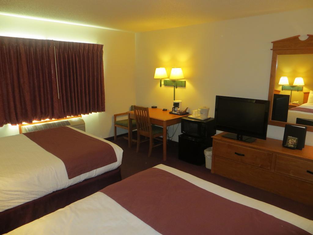Americinn By Wyndham Manitowoc Dış mekan fotoğraf