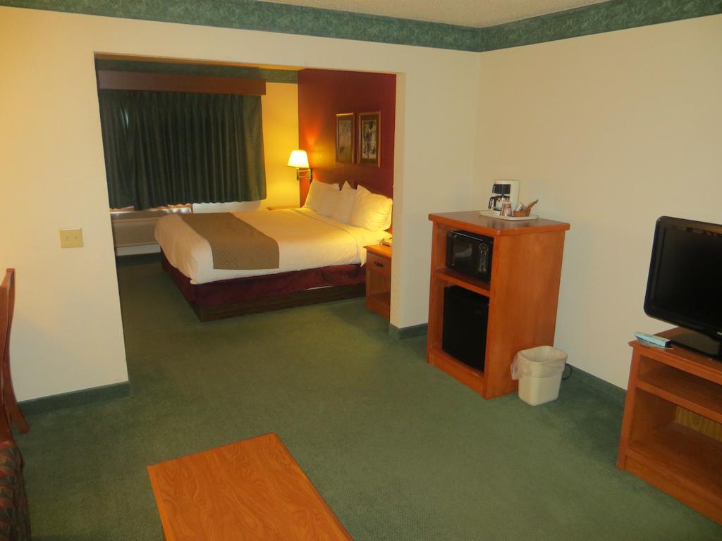 Americinn By Wyndham Manitowoc Dış mekan fotoğraf